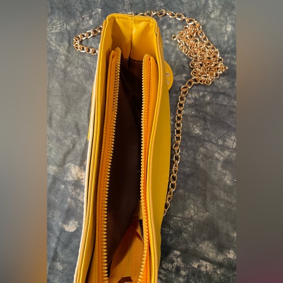 Lemon wedge shoulder strap purse. - Picture 5 of 5
